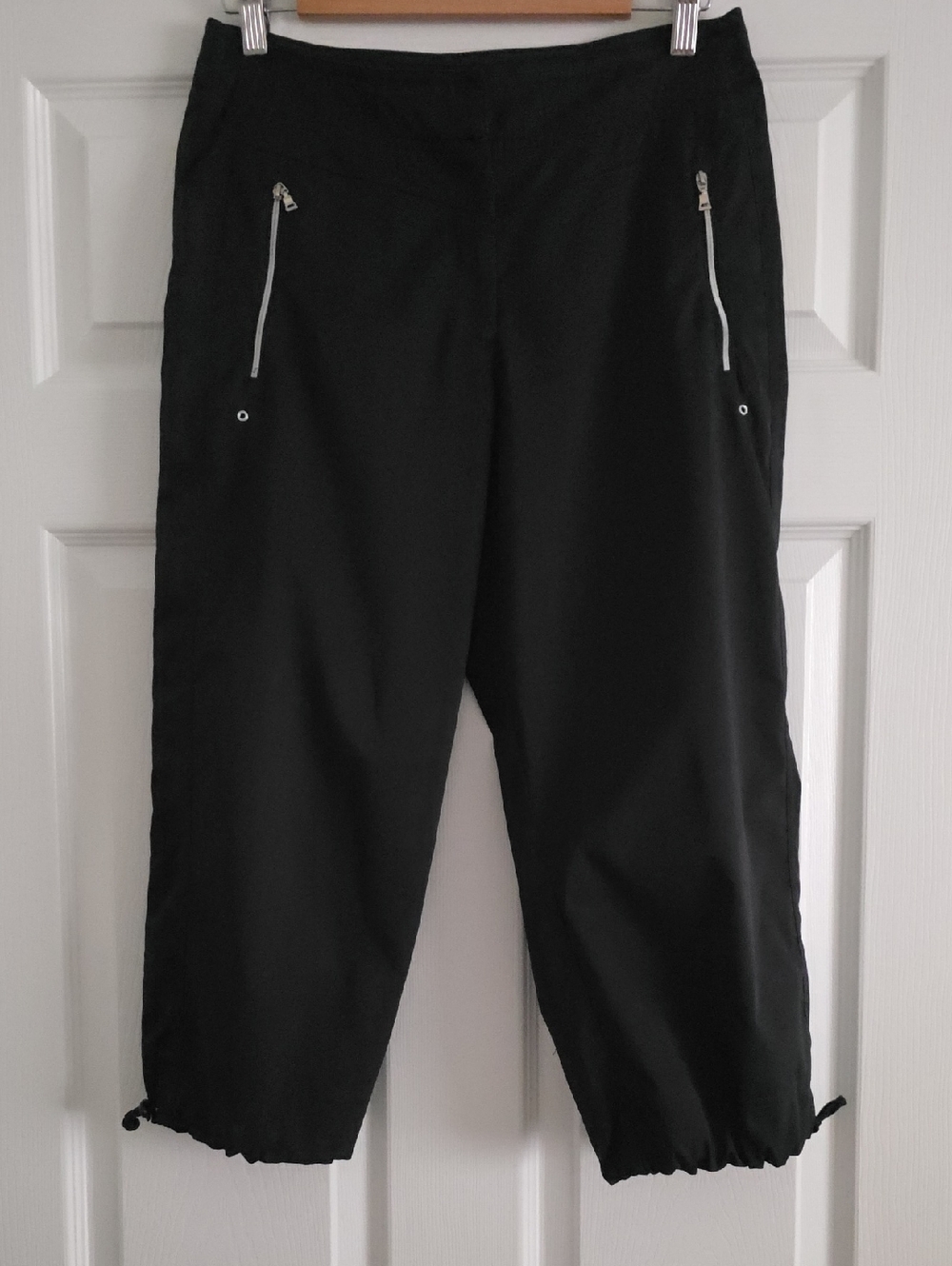 Women's Black Active Capris with Zip Pockets
